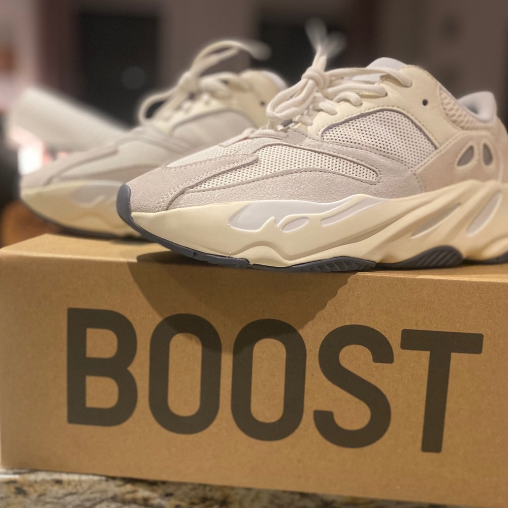 Yeezy 700 Analog Size 7.5